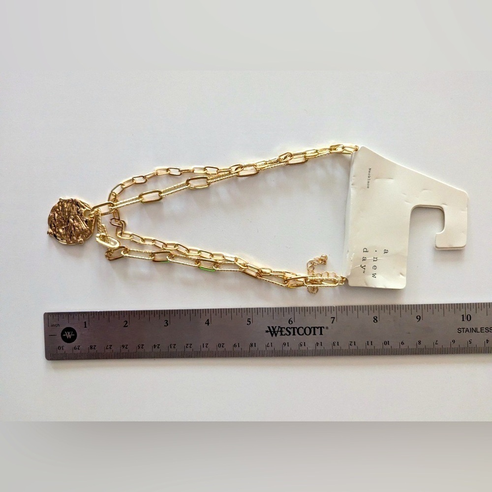 A New Day Chain Link Textured Circle medallion Goldtone 16” w/ 2” extender NWT - Picture 5 of 6